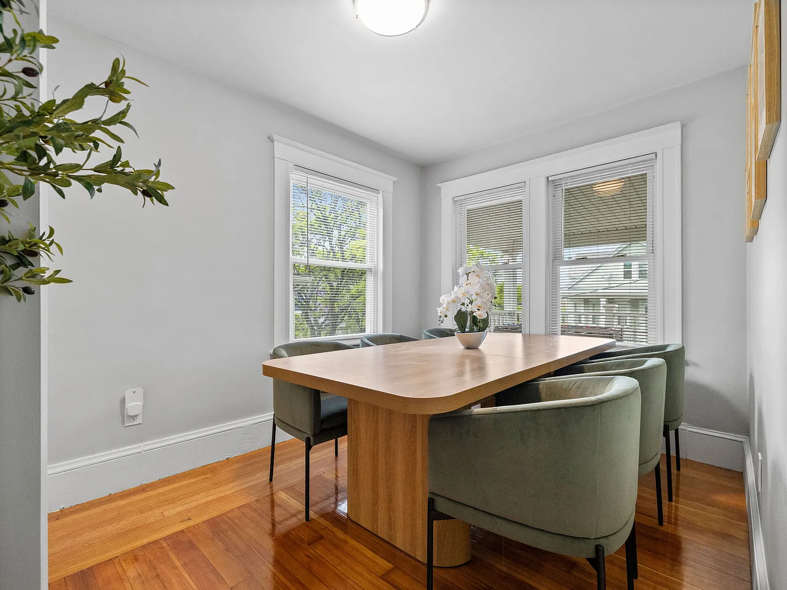 7 bed, $6,850 — Photo 3
