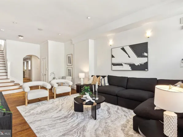 1236 Pine St, Philadelphia, PA 19107