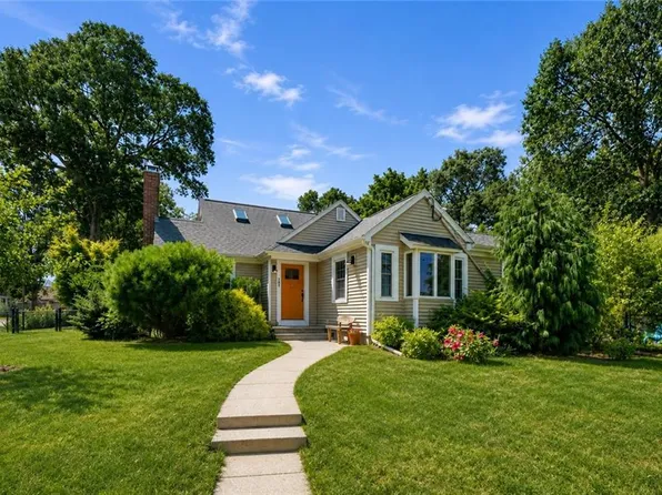 147-149 Riverside Dr E, Riverside, RI 02915