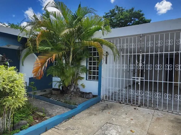 Urb Jardines Pla Calle Santini #C-8, Caguas, PR 00725