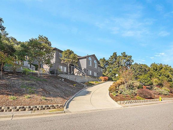 4th image of 1885 Hollyhock Ln