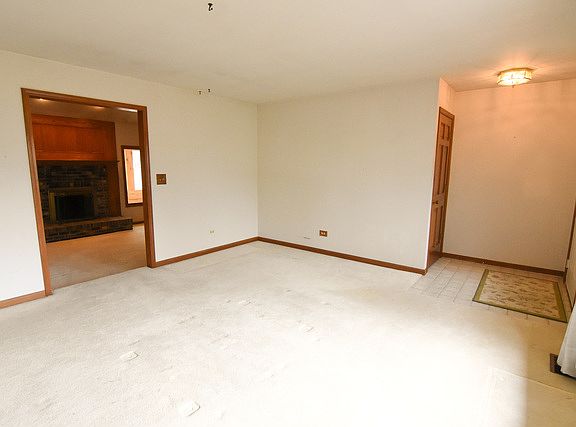 3rd image of 127 Mainsail Dr