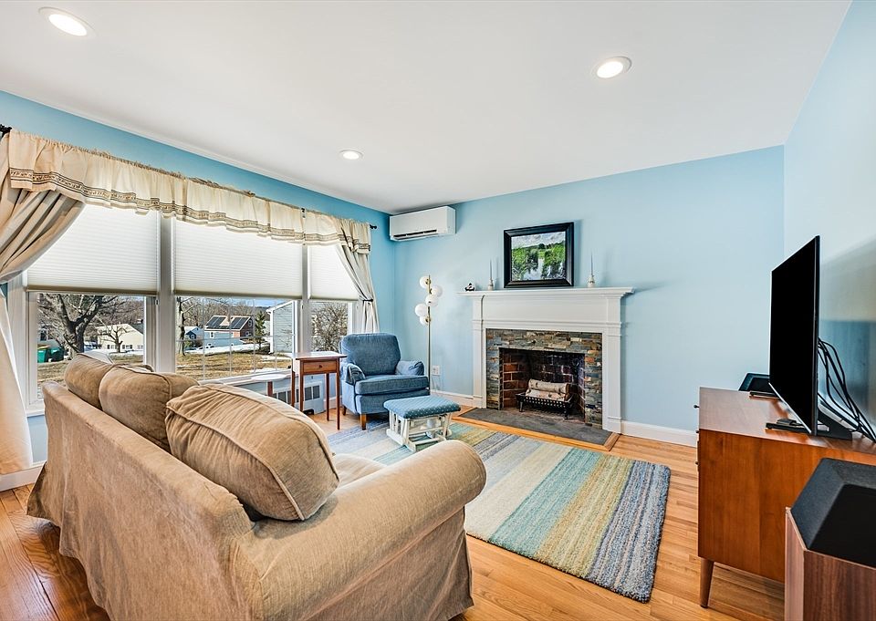 15 Hillside Ave, Woburn, MA 01801 | Zillow