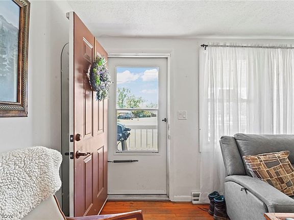 4th image of 1005 Leslie Ln