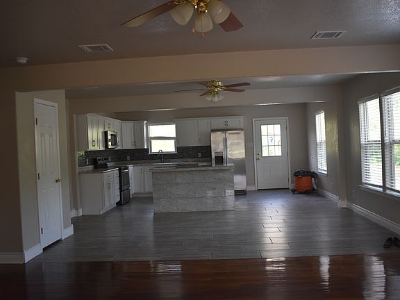 5th image of 1112 N Bishop St