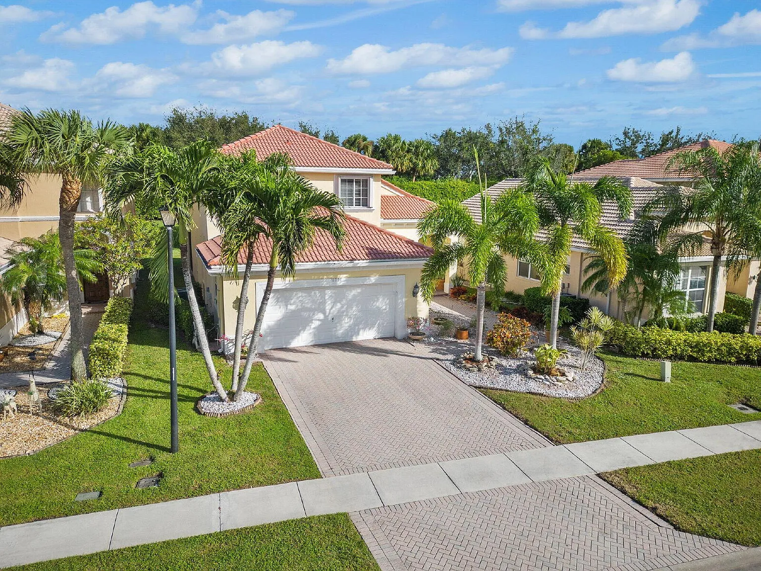 4 bed, 3.0 bath, 2058 sqft, $4,950 — Photo 4