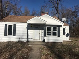 906 W McDaniel St, Carbondale, IL 62901