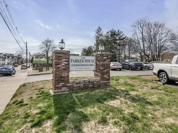 137 Pine St APT 29, Lowell, MA 01851