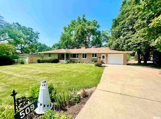509 W Crestwood Dr, Eureka, IL