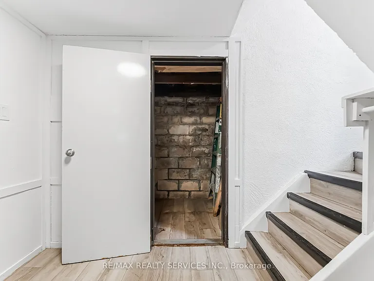 6 Bonnyview Dr #LOWER — Photo 23