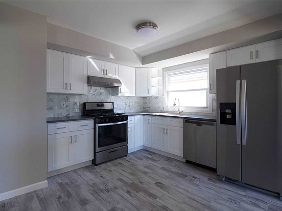 2nd image of 287 Lamport Blvd