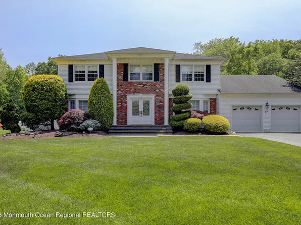 59 Apache Drive, Manalapan, NJ 07726