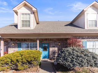 703 E 10th St, Grove, OK 74344