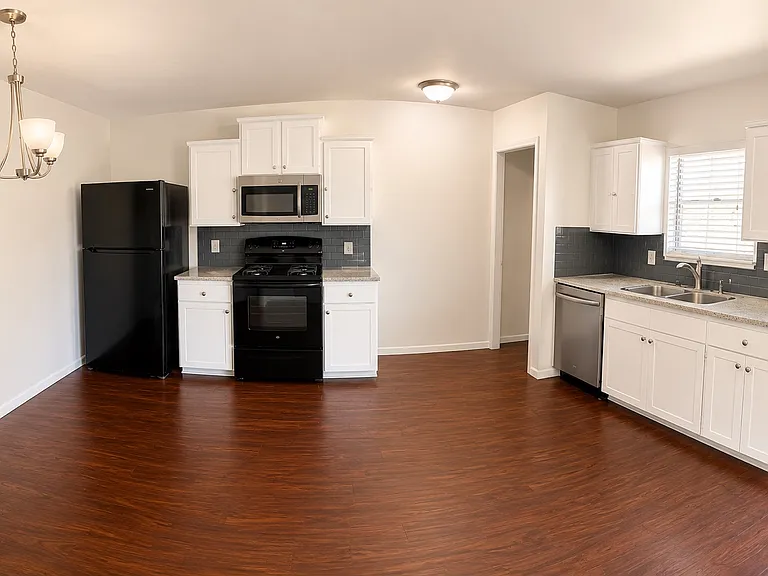 1825 Overglen Dr — Photo 3