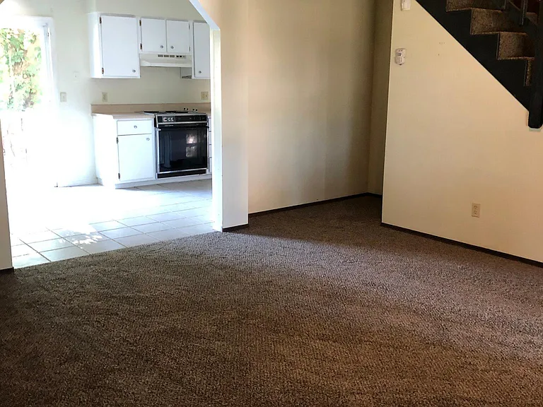 4424 S Robberson Ave — Photo 3