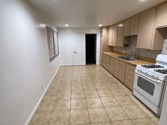 3rd image of 1069 E Lynwood Dr