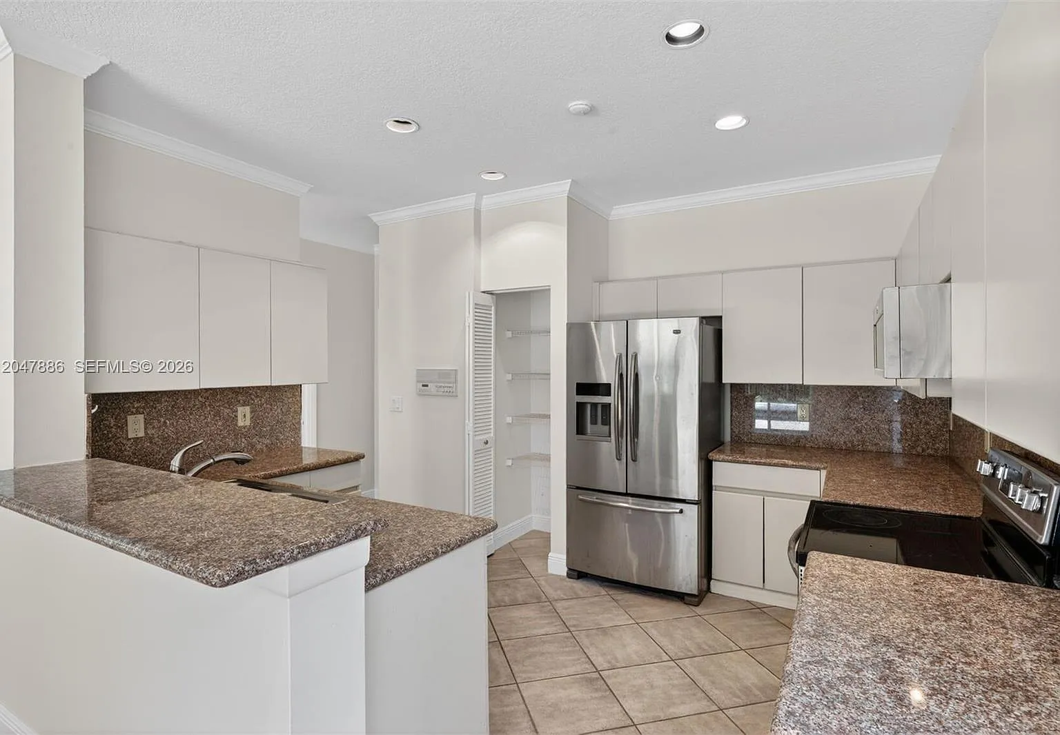 4 bed, 2327 sqft, $6,000 — Photo 4