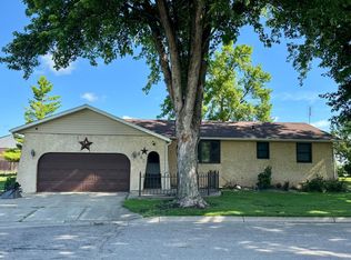 126 1st St S, Bird Island, MN 55310