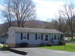 2813 S Carpenter Dr, Covington, VA 24426