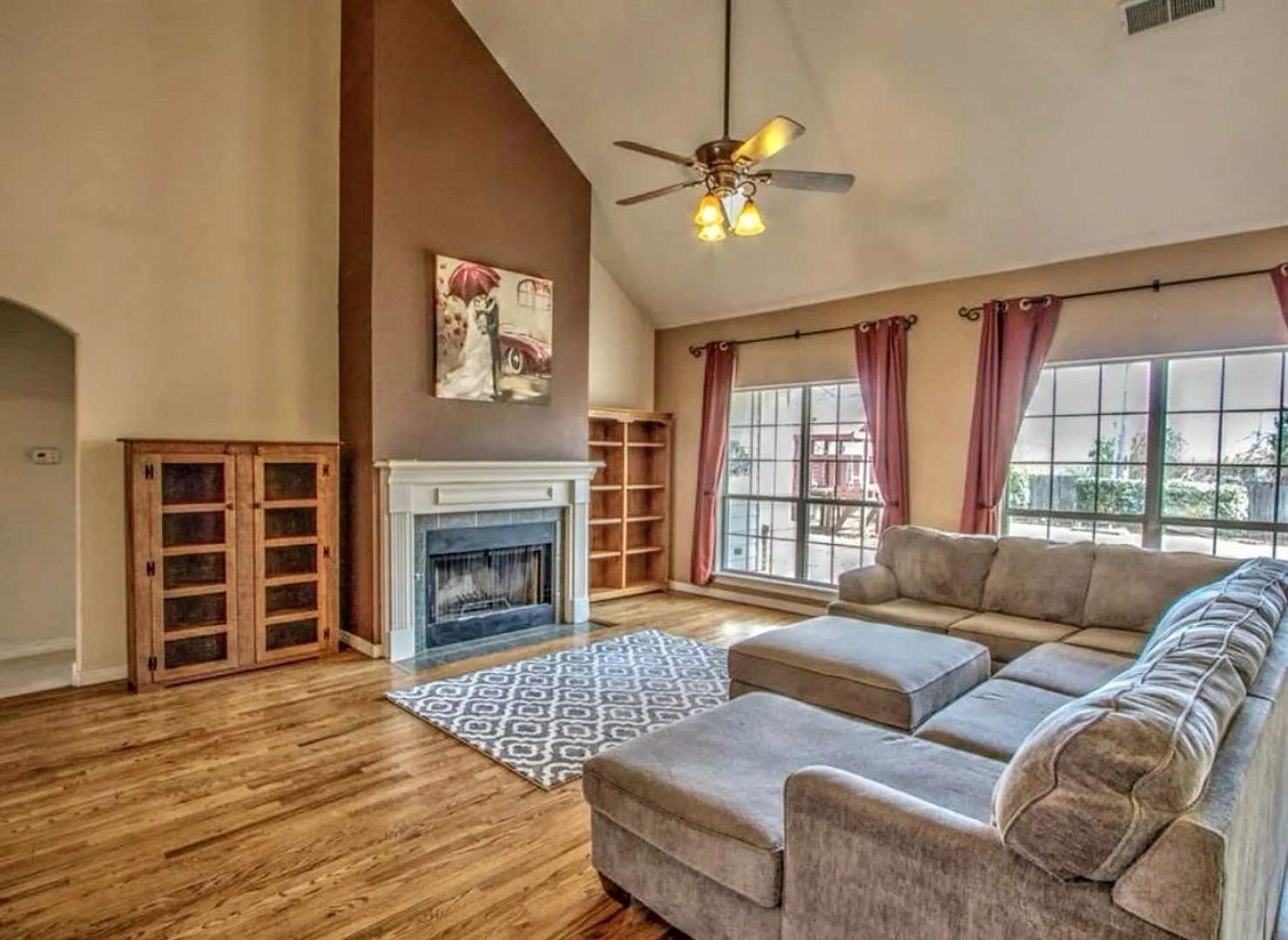 Stunning 3 bedroom, 3 bathroom Home in Desirable Jenks Neighborhood! — Photo 2