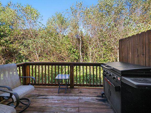 2nd image of 802 Oakbrook Pl