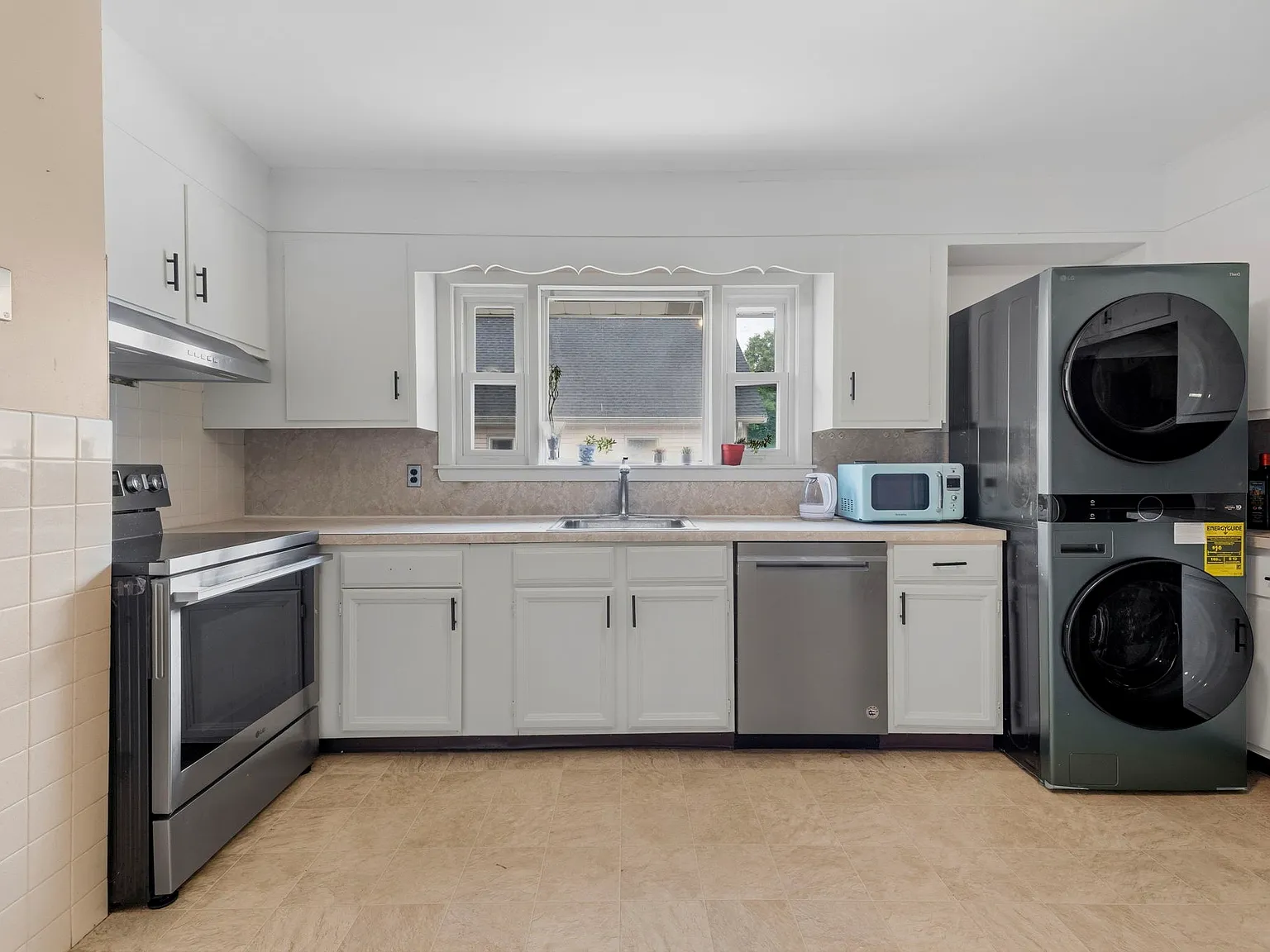 3 bed, 1275 sqft, $3,500 — Photo 3