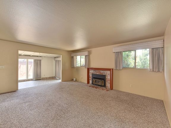 3rd image of 3914 Pasadena Ave