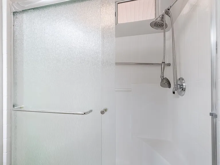 2571 Thatcher Ave — Photo 20