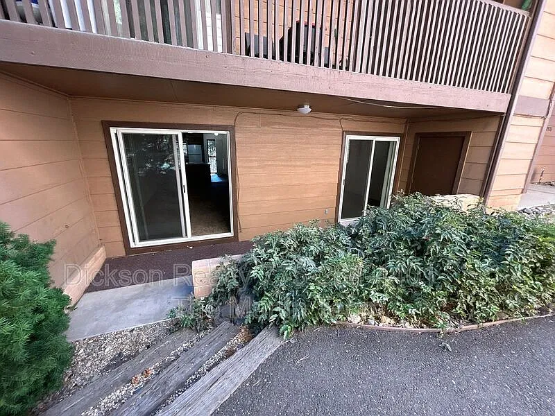 2 bed, 1.0 bath, 867 sqft, $1,600 — Photo 2