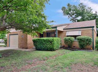335 E Waggoner Ln, Haysville, KS 67060