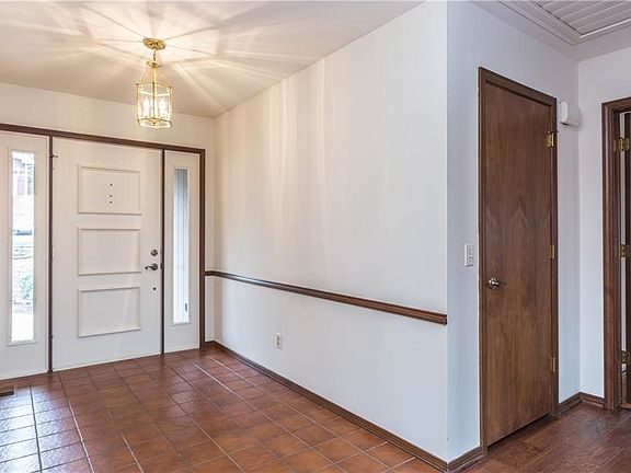 4th image of 38 Churchill Dr