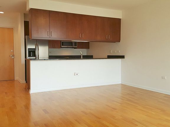 4th image of 1720 Oak Ave #606