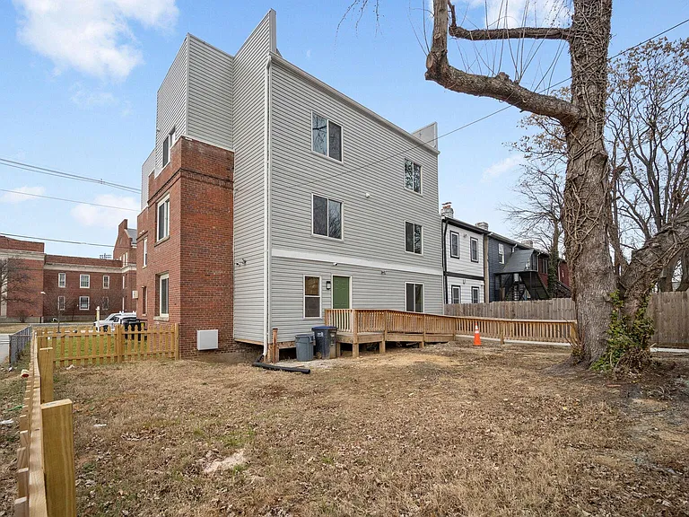 1642 16th St SE #3 — Photo 3