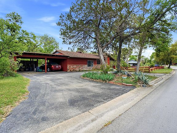 2nd image of 205 Lakeridge Rd