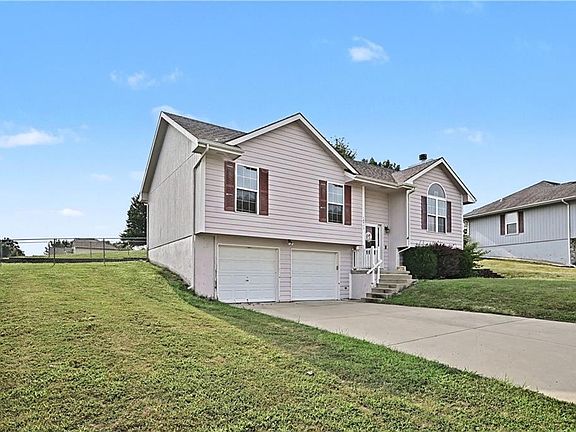 4th image of 18713 Primrose St