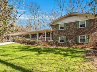 1086 Lanford Dr SW, Lilburn, GA 30047