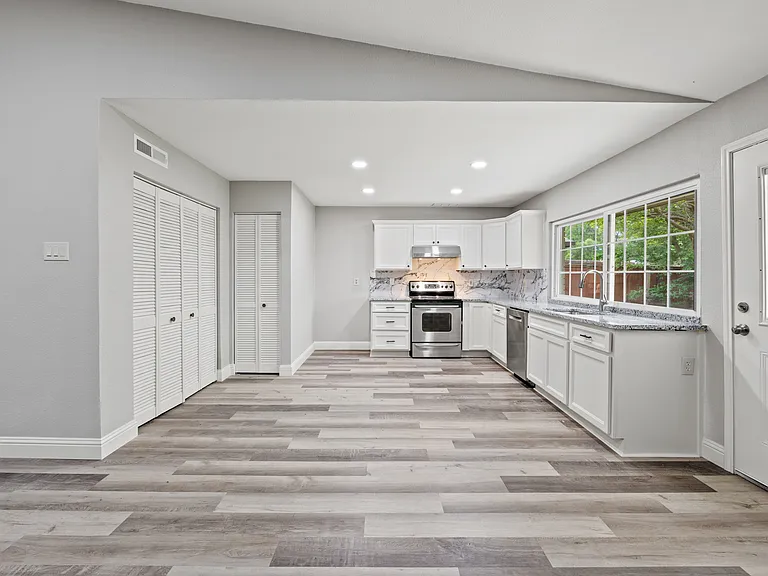 3939 Branch Hollow Dr — Photo 5