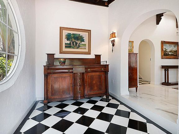 5th image of 1801 S Bayshore Ln