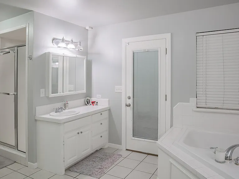 703 Normandie Dr — Photo 17