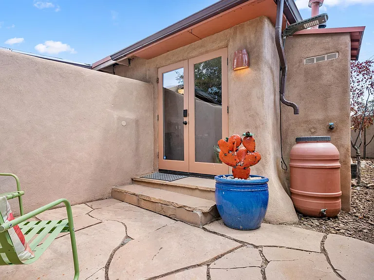 907 One Agua Fria Street 1/2 #2 — Photo 6