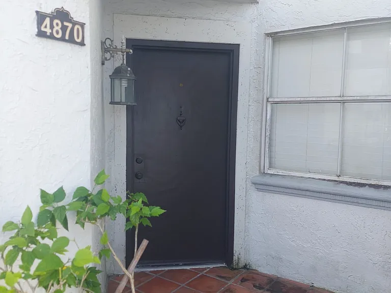 4870 NW 97th Pl — Photo 8
