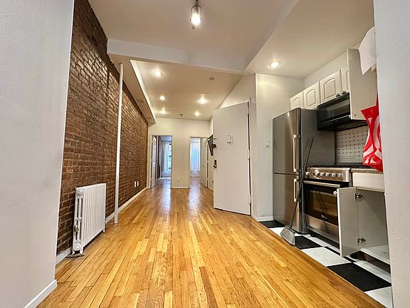 5th image of 442 W 45th St APT 4E