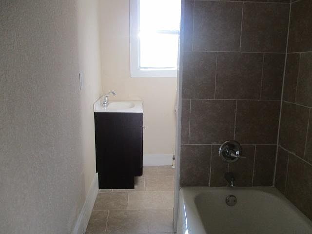2nd image of 915 Martin Luther King Dr