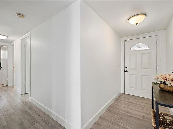 2nd image of 5821 Blossom Ave