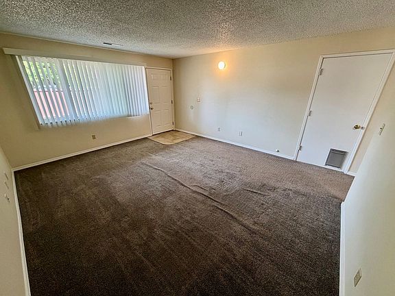 4th image of 201 & 203 SE Bridgeway Ave #203