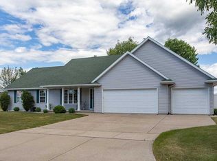 465 Mc Auliffe Heights Trl, Green Bay, WI 54311