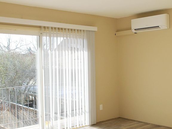 Light, bright living room with efficient heating/cooling system (A/C for hot summer days!)