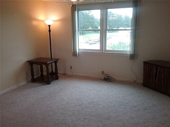 4th image of 176 Kenna Dr