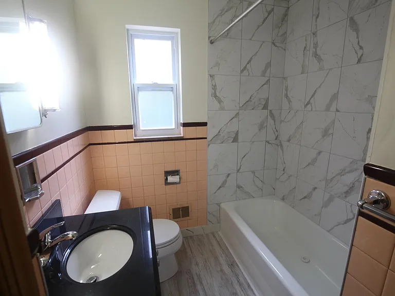 2467 Woodward Ave — Photo 4