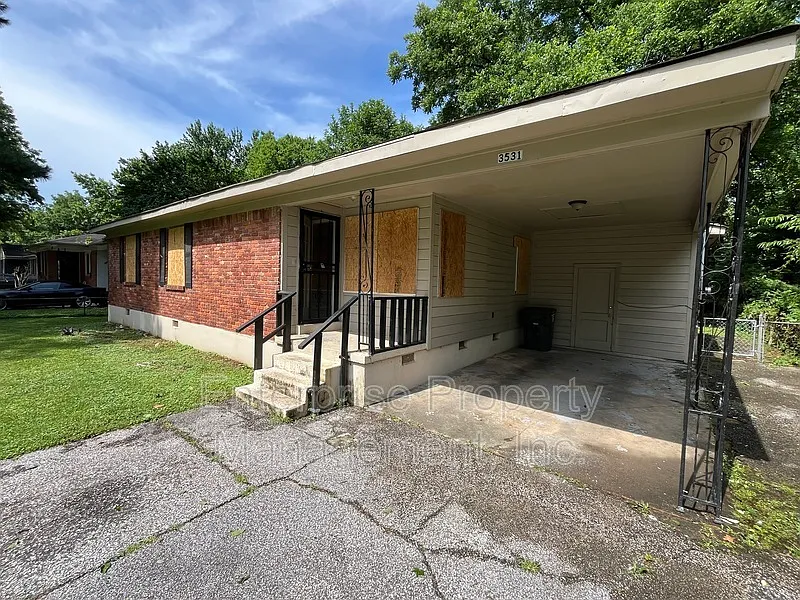 4 bed, 1.5 bath, 1499 sqft, $1,295 — Photo 2